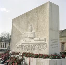 Belpolitika - Debrecen - Tankcsata-emlékmű avatása   