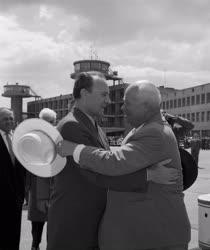 Külkapcsolatok - Hruscsov fogadása a Ferihegyi repülőtéren
