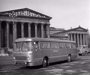 Járműipar - Idegenforgalom - Európa buszok a turistaszezonra