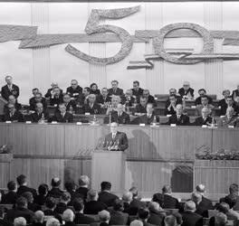 Belpolitika - A KMP megalakulásának 50. évfordulóján