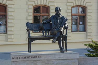 Műalkotás - Keszthely - Gróf Festetics György szobra