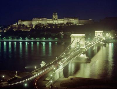 Városkép - Budapest esti díszkivilágításban 