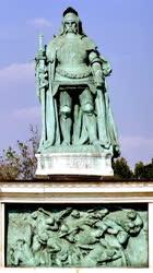 Kultúra - Budapest - Hunyadi János szobra és emléktáblája a Hősök terén