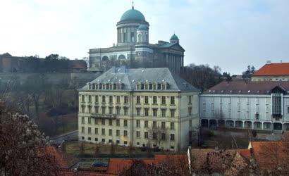 Városkép - Esztergom - A főszékesegyház és a Tanárképző