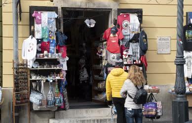 Turizmus - Budapest - Ajándékbolt a Budai Várban