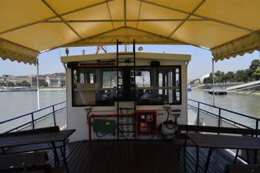 Vízi közlekedés - Budapest - BKK hajó