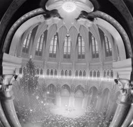 Életkép - Karácsonyi ünnepség a Parlament kupolacsarnokába