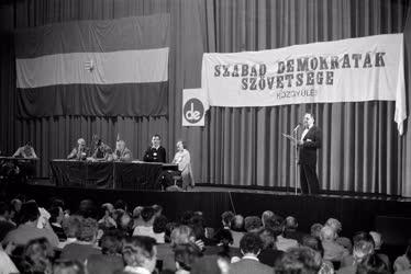 Belpolitika - Pártok - Az SZDSZ alakuló ülése