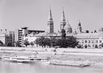 Városkép-életkép - Szegedi látkép a Tisza felől