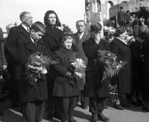 Belpolitika - Koncepciós perek áldozatainak újratemetése