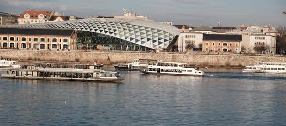Turizmus - Budapest - Sétahajók a Dunán