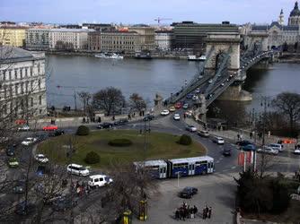 Budapest - Körforgalom a Clark Ádám téren
