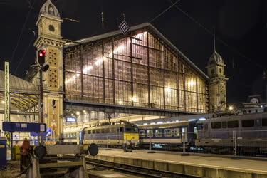 Közlekedési létesítmény - Budapest - A Nyugati pályaudvar