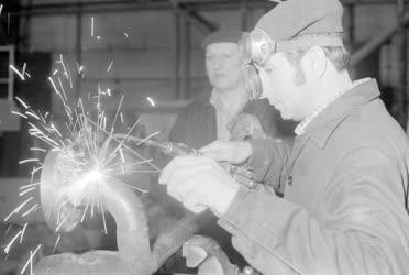 Ipar - Gépgyártás - Kommunista műszak a Ganz Mávag Mozdony- Vagon és Gépgyárban