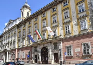Közigazgatás - Budapest Főváros Önkormányzata Főpolgármesteri Hivatal