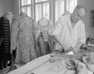 Kultúra - Múzeum - 300 év divatja címmel divattörténeti kiállítás nyílt