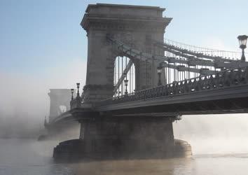 Időjárás - Budapest - Köd a Lánchídnál