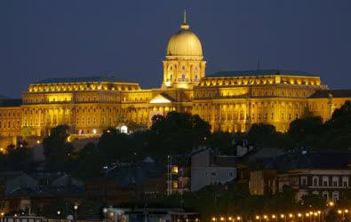 Városkép - Budapest - A Budavári Palota esti fényben