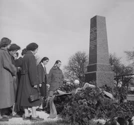 Belpolitika - Felavatták a Kerepesi temetőben az 1956-os szovjet hősök síremlékét