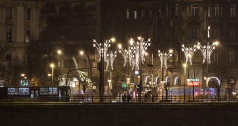 Városkép - Budapest - A Gellért tér karácsonyi díszkivilásban