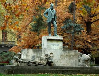 Köztéri szobor - Szeged - Tisza Lajos emlékműve