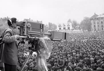 Televízió - Május 1. - Élő közvetítés a MSZMP KB nagygyűléséről