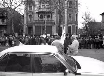 Demonstráció - Tüntetés a román nagykövetség előtt