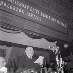 Belpolitika - Rákosi Mátyás beszél az MDP kongresszusán