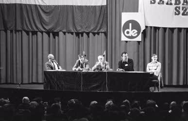 Belpolitika - A Szabad Demokraták Szövetségének közgyűlése