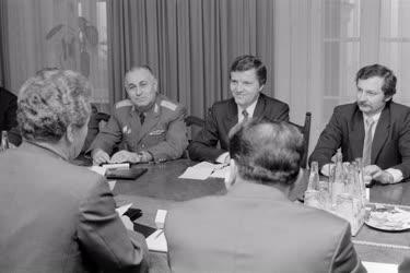 Tanácskozás - Tárgyalások a szovjet csapatkivonásról 