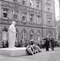 Kultúra - Mikszáth Kálmán szobrának avatása