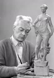 Kerényi Jenő szobrászművész