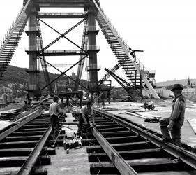 Építőipar - Az új Erzsébet híd építése