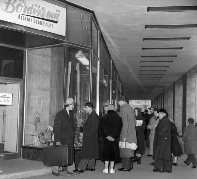 Gazdaság - Új üzletek a Rákóczi út 38. szám alatt