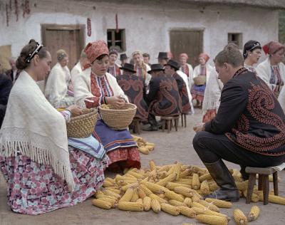 Néphagyomány - Falusi életkép   