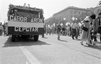 Belpolitika - Ipar - Gábor Áron Gépgyár a felvonuláson