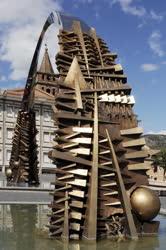 Táj, város - Tivoli - Arnaldo Pomodoro szobor 