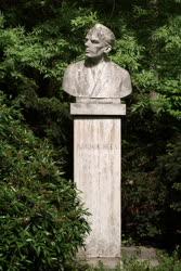 Köztéri szobor - Budapest -  Bartók Béla szobra