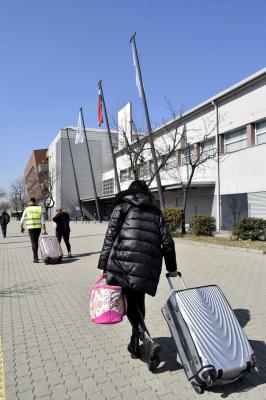 Társadalmi kérdés - Menekültek- Humanitárius tranzitpont nyílt a BOK csarnokban