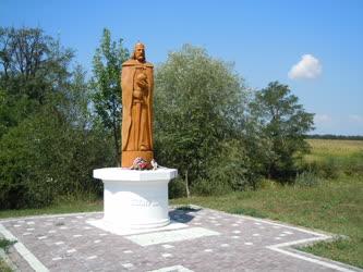 Ukrajna - Asztély - Szent István király új szobra