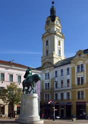 Városkép - Pécs - Hunyadi-szobor a  Széchenyi téren
