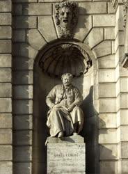 Műalkotás - Budapest - Erkel-szobor az Operaházon