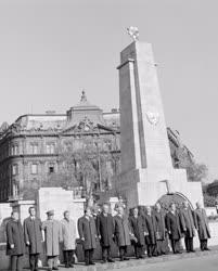 Belpolitika - Koszorúzás a szovjet hősi emlékműnél