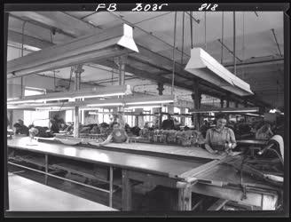 Ipar - Textilipar - Május 1 Ruhagyár