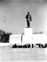 Történelem - Kultúra - Sztálin szobor