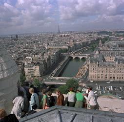 Városkép-életkép - Párizsi látkép