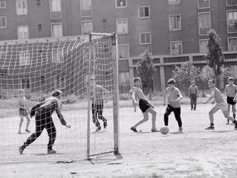 Sport - Oktatás - Szabadidő - Grundfoci 