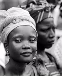 Városkép-életkép - Guineai lányok 