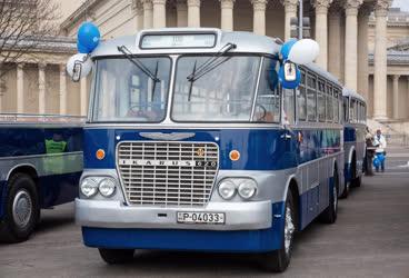 Közlekedés - Budapest - Buszkiállítás a Hősök terén