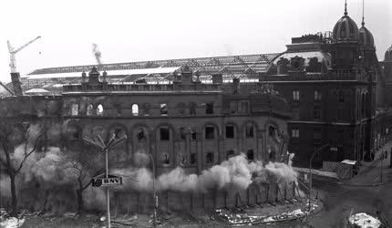 Építőipar - A Marx téri Westend ház bontása robbantással